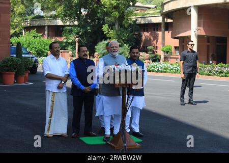 New Delhi, Indien. September 2023. Der indische Premierminister Narendra Modi spricht am ersten Tag der fünftägigen Sondersitzung des Parlaments in Neu-Delhi vor den Medien. Quelle: SOPA Images Limited/Alamy Live News Stockfoto