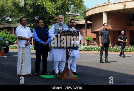 New Delhi, Indien. September 2023. Der indische Premierminister Narendra Modi spricht am ersten Tag der fünftägigen Sondersitzung des Parlaments in Neu-Delhi vor den Medien. Quelle: SOPA Images Limited/Alamy Live News Stockfoto
