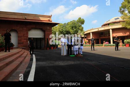 New Delhi, Indien. September 2023. Der indische Premierminister Narendra Modi spricht am ersten Tag der fünftägigen Sondersitzung des Parlaments in Neu-Delhi vor den Medien. Quelle: SOPA Images Limited/Alamy Live News Stockfoto
