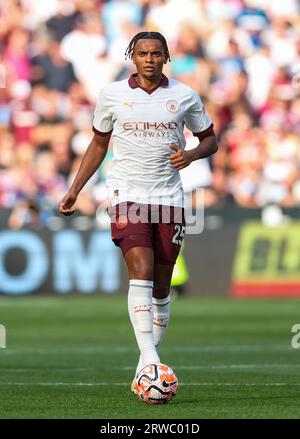 Manchester City Manuel Akanji in Aktion während des Spiels der Premier League im London Stadium, London. Bilddatum: Samstag, 16. September 2023. Stockfoto