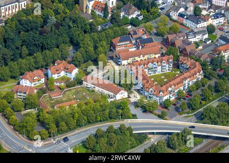 Luftaufnahme, Bruayplatz, Supermarkt Aldi und Wohngebäude mit roten Dächern, Winschoter Straße, Fröndenberg, Ruhrgebiet, Nordrhein-Westfalen, Stockfoto