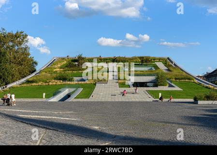 Die Grünfläche auf dem Dach des neuen Ethnographischen Museums in Budapest, Ungarn Stockfoto