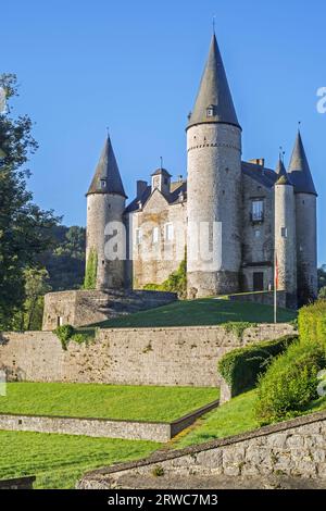 Château de Vêves aus dem 15. Jahrhundert, mittelalterliche Renaissance-Burg in Celles, Houyet in der Provinz Namur, Belgische Ardennen, Wallonien, Belgien Stockfoto