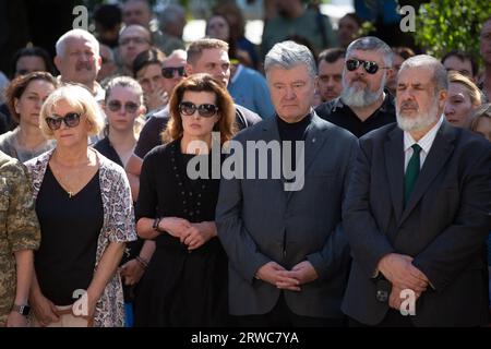 Kiew, Ukraine. September 2023. Der ehemalige ukrainische Präsident Petro Poroschenko nimmt an der Abschiedsfeier für den ukrainischen Wissenschaftler und Religionswissenschaftler Igor Kozlovsky in Kiew Teil. Von 2016 bis 2017 überlebte Igor Kozlovsky die russische Gefangenschaft. Quelle: SOPA Images Limited/Alamy Live News Stockfoto