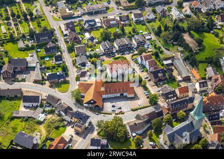 Luftaufnahme, St.. Regina Katholische Kirche, Dördelmann Bäckerei und Rossmann im Fachwerkhaus Reginenstraße, Bezirk Rhynern, Hamm, Ruhrgebiet, N Stockfoto