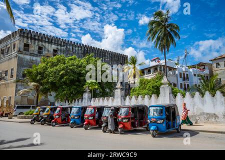 Bajaji Tuk Tuk Transport geparkt in Stone Town in Sansibar, Tansania Stockfoto