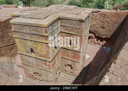 Lalibela, Äthiopien - 06 08 2011: Außenseite der kreuzförmigen Felsenkirchen von Lalibela in Äthiopien. Stockfoto