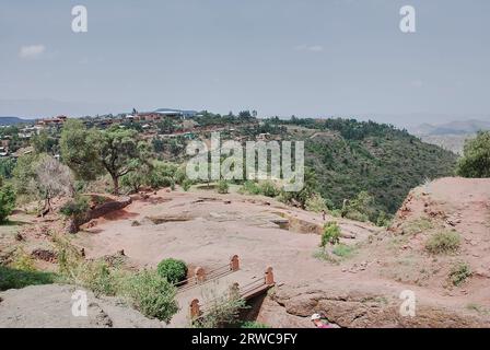 Lalibela, Äthiopien - 06 08 2011: Außenseite der kreuzförmigen Felsenkirchen von Lalibela in Äthiopien. Stockfoto