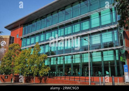 Das Gebäude zum Gedenken an Lord und Lady Pauls Tochter Ambike, die 1968 im Alter von 5 Jahren starb. Das Gebäude ist Teil der Wolverhampton University Stockfoto