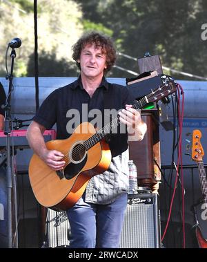 Felton, USA. September 2023. Railroad Earth spielt während des Mountain Sol Festivals 2023 am 17. September 2023 in Felton, Kalifornien. Foto: Casey Flanigan/imageSPACE/SIPA USA Credit: SIPA USA/Alamy Live News Stockfoto