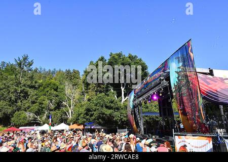 Felton, USA. September 2023. Railroad Earth spielt während des Mountain Sol Festivals 2023 am 17. September 2023 in Felton, Kalifornien. Foto: Casey Flanigan/imageSPACE/SIPA USA Credit: SIPA USA/Alamy Live News Stockfoto