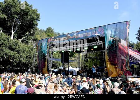 Felton, USA. September 2023. Railroad Earth spielt während des Mountain Sol Festivals 2023 am 17. September 2023 in Felton, Kalifornien. Foto: Casey Flanigan/imageSPACE/SIPA USA Credit: SIPA USA/Alamy Live News Stockfoto