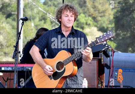 Felton, USA. September 2023. Railroad Earth spielt während des Mountain Sol Festivals 2023 am 17. September 2023 in Felton, Kalifornien. Foto: Casey Flanigan/imageSPACE/SIPA USA Credit: SIPA USA/Alamy Live News Stockfoto