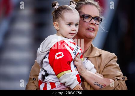Oss, Niederlande. September 2023. OSS, NIEDERLANDE - 18. SEPTEMBER: Fan von TOP Oss während des niederländischen Keuken Kampioen Divisie Spiels zwischen TOP Oss und FC Dordrecht im Frans Heesen Stadion am 18. September 2023 in Oss, Niederlande. (Foto: Broer van den Boom/Orange Pictures) Credit: Orange Pics BV/Alamy Live News Stockfoto