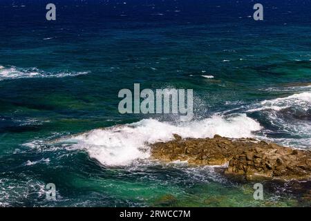 LaDigue Stones Rocky Beach Ocean Power Stockfoto