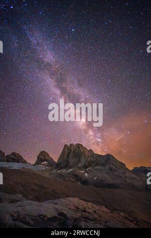 Milchstraße über Dachstein von Adamekhütte aus gesehen Stockfoto