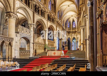 Canterbury, UK-20. Mai 2023: Hauptaltar der Kathedrale von Canterbury in Canterbury, Kent. Eine der ältesten und berühmten christlichen Kirchen in Großbritannien. Es Ist Archbi Stockfoto