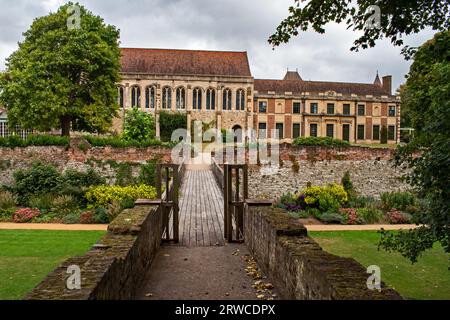 Blick von der Südbrücke auf Eltham Palace, Eltham, Kent Stockfoto