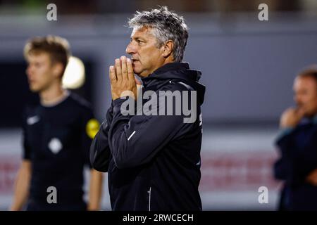 Oss, Niederlande. September 2023. OSS, NIEDERLANDE - 18. SEPTEMBER: Cheftrainer Ruud Brood von TOP Oss während des niederländischen Keuken Kampioen Divisie-Spiels zwischen TOP Oss und FC Dordrecht im Frans Heesen Stadion am 18. September 2023 in Oss, Niederlande. (Foto: Broer van den Boom/Orange Pictures) Credit: Orange Pics BV/Alamy Live News Stockfoto