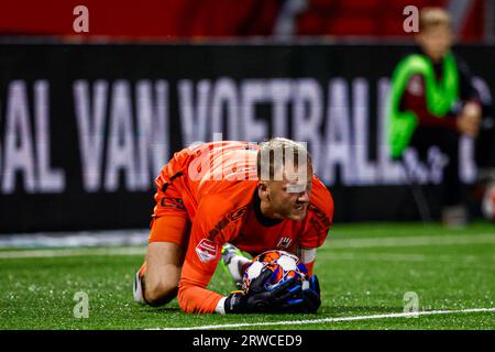 Oss, Niederlande. September 2023. OSS, NIEDERLANDE - 18. SEPTEMBER: Torhüter Mike Havekotte von TOP Oss während des niederländischen Keuken Kampioen Divisie-Spiels zwischen TOP Oss und FC Dordrecht im Frans Heesen Stadion am 18. September 2023 in Oss, Niederlande. (Foto: Broer van den Boom/Orange Pictures) Credit: Orange Pics BV/Alamy Live News Stockfoto