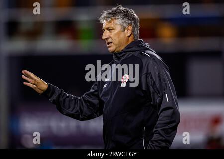 Oss, Niederlande. September 2023. OSS, NIEDERLANDE - 18. SEPTEMBER: Cheftrainer Ruud Brood von TOP Oss während des niederländischen Keuken Kampioen Divisie-Spiels zwischen TOP Oss und FC Dordrecht im Frans Heesen Stadion am 18. September 2023 in Oss, Niederlande. (Foto: Broer van den Boom/Orange Pictures) Credit: Orange Pics BV/Alamy Live News Stockfoto