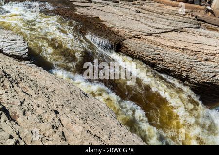 Der Trout River durchschneidet eine wunderschöne Flussschlucht in den Northwest Territories, Kanada Stockfoto