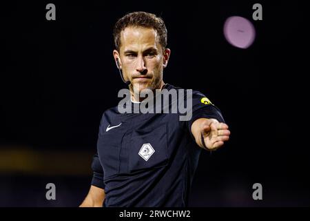 Oss, Niederlande. September 2023. OSS, NIEDERLANDE - 18. SEPTEMBER: Schiedsrichter Martin Perez während des niederländischen Keuken Kampioen Divisie-Spiels zwischen TOP Oss und FC Dordrecht im Frans Heesen Stadion am 18. September 2023 in Oss, Niederlande. (Foto: Broer van den Boom/Orange Pictures) Credit: Orange Pics BV/Alamy Live News Stockfoto