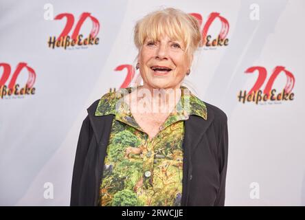 Hamburg, Deutschland. September 2023. Hannelore Hoger, Schauspielerin, kommt zur Geburtstagsgala für 20 Jahre Musical „heiße Ecke“ in Schmidts Tivoli. Quelle: Georg Wendt/dpa/Alamy Live News Stockfoto