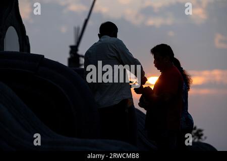 KOLLAM, KERALA, INDIEN - 7. JANUAR 2021: Skulptur von Jatayu, einem göttlichen Vogel aus Ramayana, im Jatayu Earth's Center in Chadayamangalam. Stockfoto