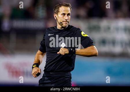 Oss, Niederlande. September 2023. OSS, NIEDERLANDE - 18. SEPTEMBER: Schiedsrichter Martin Perez während des niederländischen Keuken Kampioen Divisie-Spiels zwischen TOP Oss und FC Dordrecht im Frans Heesen Stadion am 18. September 2023 in Oss, Niederlande. (Foto: Broer van den Boom/Orange Pictures) Credit: Orange Pics BV/Alamy Live News Stockfoto
