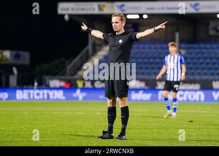 Eindhoven, Niederlande. September 2023. EINDHOVEN, NIEDERLANDE - 18. SEPTEMBER: Schiedsrichter Ingmar Oostrom reagiert während des Keuken Kampioen Divisie Matches zwischen dem FC Eindhoven und ADO den Haag beim Jan Louwersstadion am 18. September 2023 in Eindhoven, Niederlande. (Foto: Joris Verwijst/Orange Pictures) Credit: Orange Pics BV/Alamy Live News Stockfoto