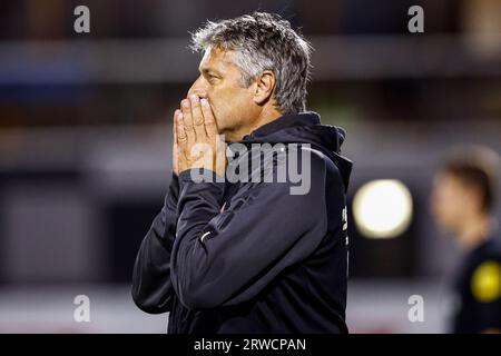 Oss, Niederlande. September 2023. OSS, NIEDERLANDE - 18. SEPTEMBER: Cheftrainer Ruud Brood von TOP Oss während des niederländischen Keuken Kampioen Divisie-Spiels zwischen TOP Oss und FC Dordrecht im Frans Heesen Stadion am 18. September 2023 in Oss, Niederlande. (Foto: Broer van den Boom/Orange Pictures) Credit: Orange Pics BV/Alamy Live News Stockfoto