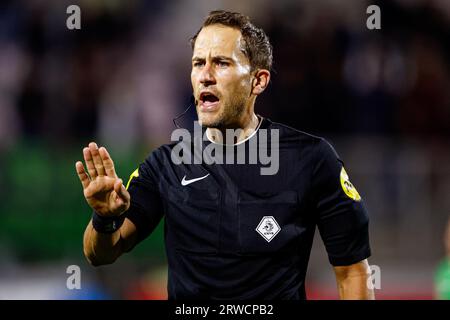 Oss, Niederlande. September 2023. OSS, NIEDERLANDE - 18. SEPTEMBER: Schiedsrichter Martin Perez während des niederländischen Keuken Kampioen Divisie-Spiels zwischen TOP Oss und FC Dordrecht im Frans Heesen Stadion am 18. September 2023 in Oss, Niederlande. (Foto: Broer van den Boom/Orange Pictures) Credit: Orange Pics BV/Alamy Live News Stockfoto