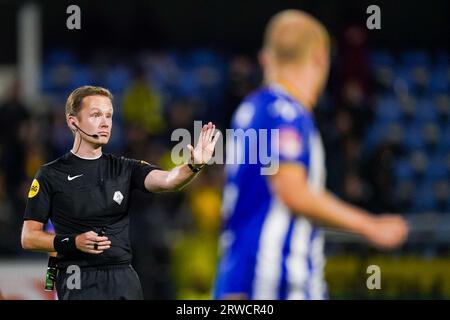 Eindhoven, Niederlande. September 2023. EINDHOVEN, NIEDERLANDE - 18. SEPTEMBER: Schiedsrichter Ingmar Oostrom reagiert während des Keuken Kampioen Divisie Matches zwischen dem FC Eindhoven und ADO den Haag beim Jan Louwersstadion am 18. September 2023 in Eindhoven, Niederlande. (Foto: Joris Verwijst/Orange Pictures) Credit: Orange Pics BV/Alamy Live News Stockfoto