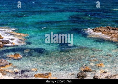 LaDigue Stones Rocky Beach Ocean Power Stockfoto