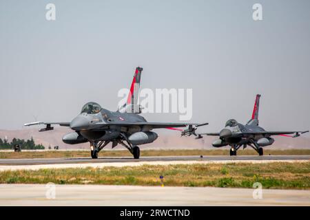 Konya, Türkei - 07 01 2021: Übung der Anatolischen Eagle Air Force 2021 F16 Kampfflugzeug in Rollposition in der Türkei. Stockfoto