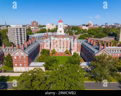Henry Dunster House of Harvard University: Luftaufnahme am 945 Memorial Drive am Ufer des Charles River in Cambridge, Massachusetts, USA. Stockfoto