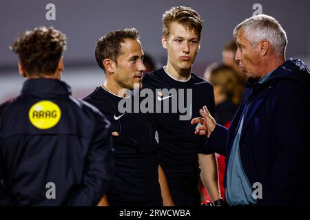 Oss, Niederlande. September 2023. OSS, NIEDERLANDE - 18. SEPTEMBER: Schiedsrichter Martin Perez während des niederländischen Keuken Kampioen Divisie-Spiels zwischen TOP Oss und FC Dordrecht im Frans Heesen Stadion am 18. September 2023 in Oss, Niederlande. (Foto: Broer van den Boom/Orange Pictures) Credit: Orange Pics BV/Alamy Live News Stockfoto