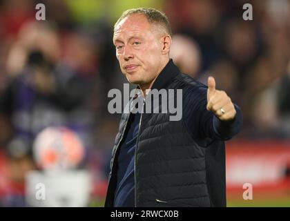 Nottingham, Großbritannien. September 2023. Steve Cooper (Forrest Manager) während des Premier-League-Spiels zwischen Nottingham Forest und Burnley im City Ground, Nottingham, England am 18. September 2023. Foto von Mark Dunn. Nur redaktionelle Verwendung, Lizenz für kommerzielle Nutzung erforderlich. Keine Verwendung bei Wetten, Spielen oder Veröffentlichungen eines einzelnen Vereins/einer Liga/eines einzelnen Spielers. Credit: UK Sports Pics Ltd/Alamy Live News Stockfoto