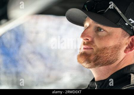 Darlington, SC, USA. September 2023. Ty Dillon (77), Fahrer des NASCAR Cup, geht auf die Rennstrecke, um für den Cook Out Southern 500 auf dem Darlington Raceway in Darlington SC zu trainieren. (Bild: © Logan T Arce Grindstone Media Gr/ASP) NUR REDAKTIONELLE VERWENDUNG! Nicht für kommerzielle ZWECKE! Stockfoto