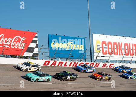 Darlington, SC, USA. September 2023. NASCAR Cup Driver, AJ Allmendinger (16), fährt auf dem Darlington Raceway in Darlington SC um die Position des Cook Out Southern 500. (Bild: © Logan T Arce Grindstone Media Gr/ASP) NUR REDAKTIONELLE VERWENDUNG! Nicht für kommerzielle ZWECKE! Stockfoto