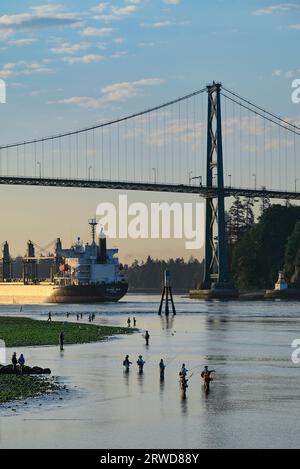 People Fishing, Ambleside Beach, West Vancouver, British Columbia, Kanada Stockfoto