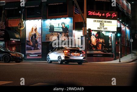 Rolling Stones Werbetafeln aus dem Angry Video auf dem Whisky A Go Go, auf dem Sunset Strip, West Hollywood, Los Angeles, Kalifornien, USA Stockfoto