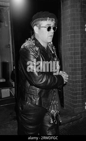 LONDON, GROSSBRITANNIEN. 19. Oktober 1986: Elton John auf einer Party in Stringfellows in London. Datei Foto © Paul Smith/Featureflash Stockfoto