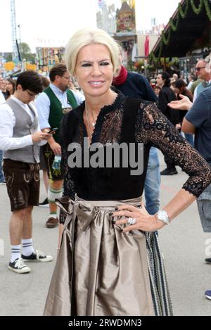 MÜNCHEN, Deutschland, 18. September 2023: Tanja Ehrmann LADIES WIESN/DAMEN WIESN 2023 - Power Women, Business and Social Oriented Ladies sind Gäste der Regine SIXT Einladung während des Bierfestivals in München, Schuetzenfestzelt, Schuetzenfestmarquee. Das Oktoberfest München 188, auch WIESN genannt, am Montag, 18. September in München. Die traditionelle Veranstaltung endet am 3. Oktober Das Oktoberfest ist das größte Volksfest der Welt und zieht jährlich rund sechs Millionen Besucher an. Jedes Jahr brechen neue Rekorde. Bild und Copyright. @ Arthur Thill /ATP Images (THILL Arthur/ATP / Stockfoto