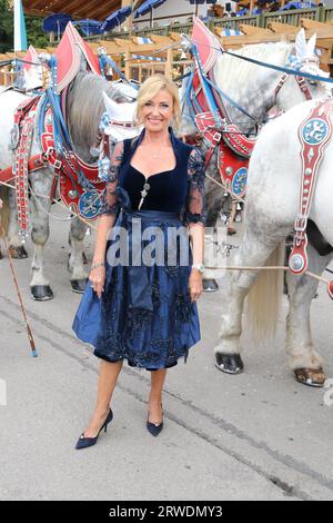 MÜNCHEN, Deutschland, 18. September 2023: Dagmar Wöhrl, WOEHRL, LADIES WIESN/DAMEN WIESN 2023 - Power Women, Business and Social Oriented Ladies sind Gäste der Regine SIXT Einladung während des Bierfestivals in München, Schuetzenfestzelt, Schuetzenfestmarquee. Das Oktoberfest München 188, auch WIESN genannt, am Montag, 18. September in München. Die traditionelle Veranstaltung endet am 3. Oktober Das Oktoberfest ist das größte Volksfest der Welt und zieht jährlich rund sechs Millionen Besucher an. Jedes Jahr brechen neue Rekorde. Bild und Copyright. @ Arthur Thill /ATP Images (THILL Arthur / Stockfoto