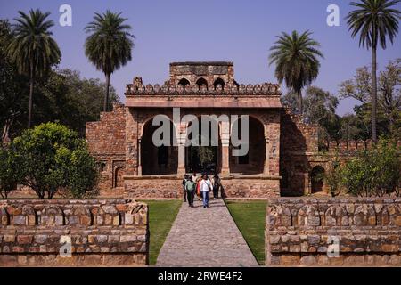 Die umliegenden Festungsbauten des Humayun's Tomb Building in Delhi. Stockfoto