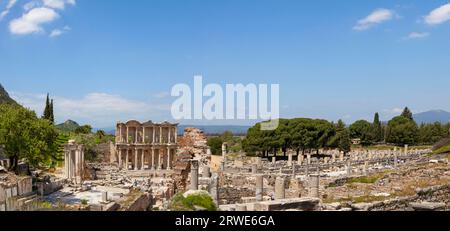 Celsus-Bibliothek, direkt am Südtor der Agora, alte Stadt Ephesus, Efes, Provinz Izmir, Türkei Stockfoto