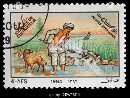 AFGHANISTAN, UM 1984: Ein Stempel, der landwirtschaftliche Tätigkeiten darstellt. Um 1984 in Afghanistan Stockfoto