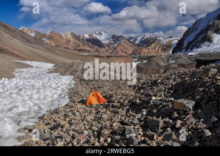 Camping in malerischen Pamirgebirge in Tadschikistan Stockfoto